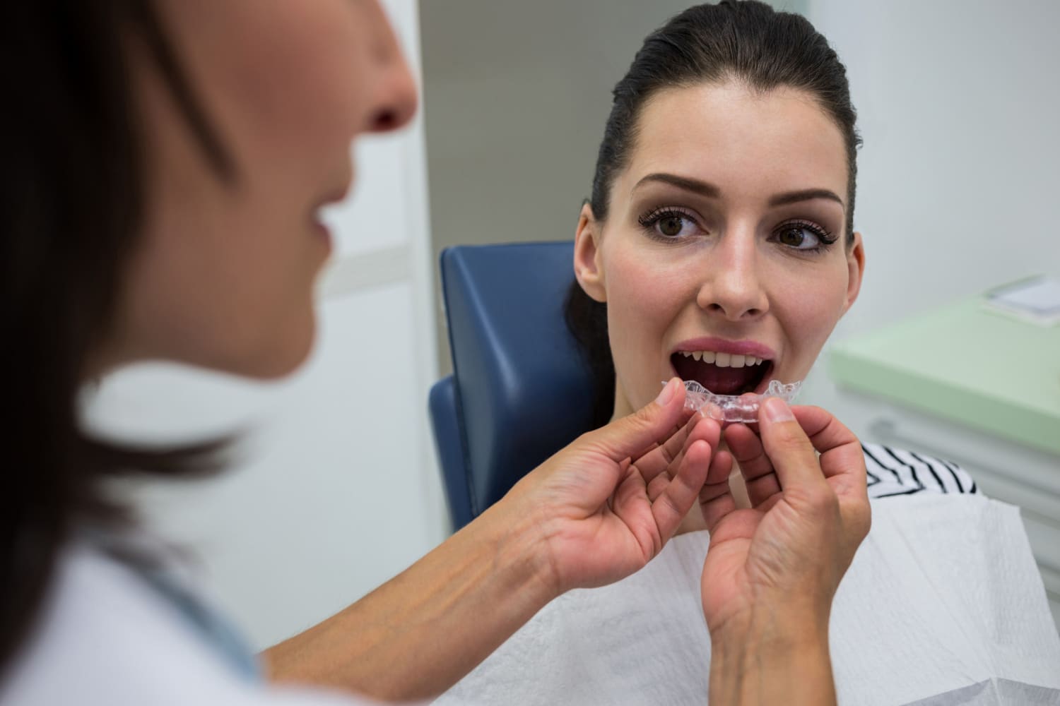 How Does Invisalign Work and Why Choose an Oakville Orthodontist for It?